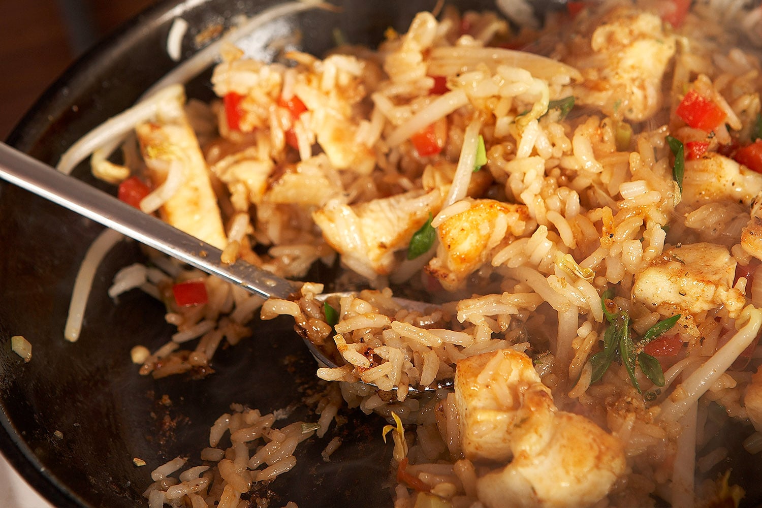 Rezept für gebratener Reis mit Huhn aus dem Wok - fitness.at