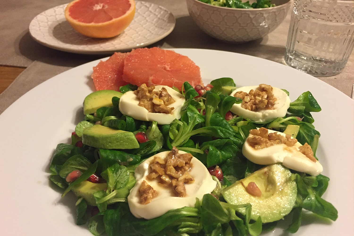 Winterlicher Ziegenkäse-Salat mit Granatapfel - fitness.at