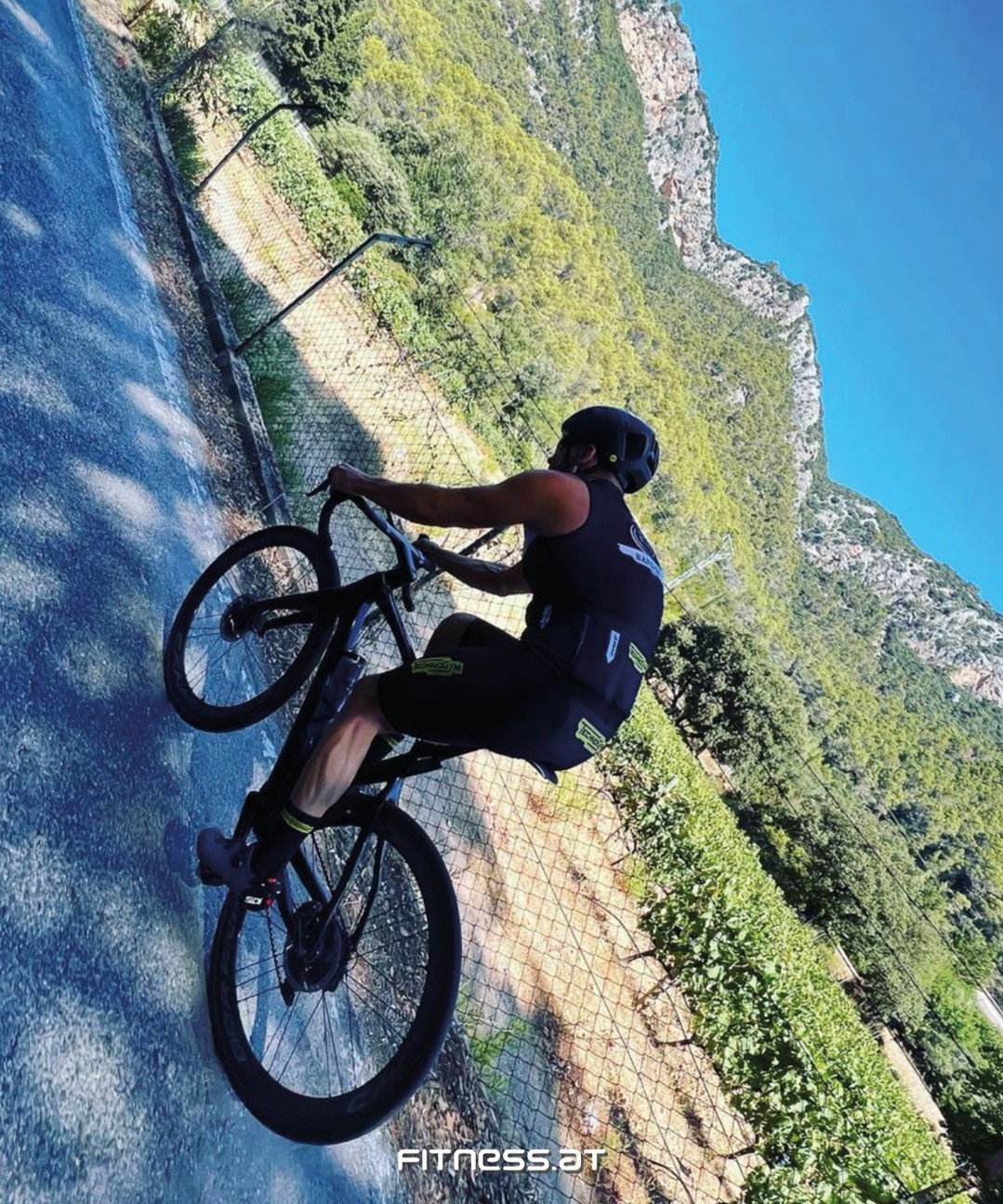 Life is like riding a bicycle, to stay balanced you must keep moving 🚴🏻⚖️.

📷 @gottfried_wurpes

#fitnessat #weilwirfitnessleben #feelit #outdoor #fun #feelfree #view #beautiful #moments #motivation #bandofcyclists #technogymaustria #cyclingbeauties #cycling #cyclinglife #cyclingbabes #mallorca #cyclinglifestyle #cyclingpassion #cyclinglove #fitnessmodel