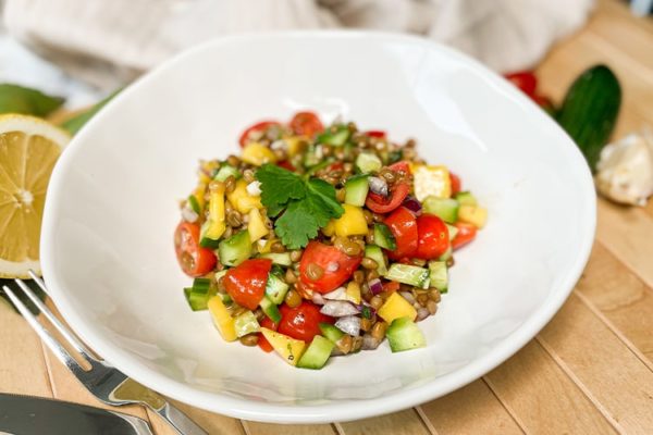 Rezept | Erfrischender Linsensalat mit Mango - fitness.at